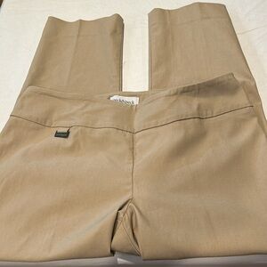Peck & Peck Tan Capris Size 10 Stretchy Like New